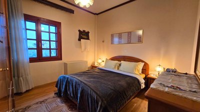 Family-friendly apartment in a village house with 4K NETFLIX and Fast Internet, 30 mins away from Thessaloniki