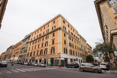 Sweet Stay In Rome