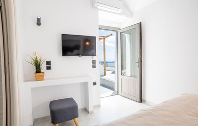 Cliff Aura Suites