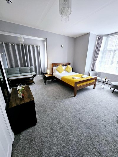 A-N-G Apartments - Parking EV 22kW by the Beach, Canoe Lake & South Parade Pier