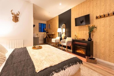 Le Nid Douillet, Center, Jacuzzi, Sensory Shower