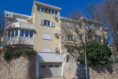 Comfortable Apartment Laura Lapad with garage