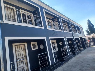 Gold Crown One Bedroom Self-Catering Apartment With NetFlix & YouTube