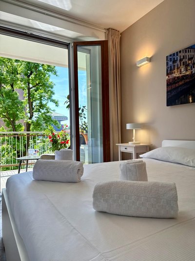 LURO Deluxe Apartments - City Life Nest