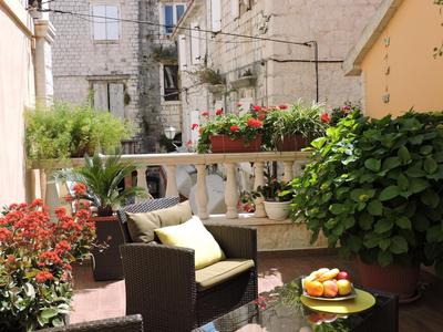 Old town Villa TROGIR STARS with free parking