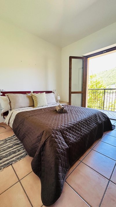 Accogliente Appartamento con Balcone Panoramico Fino a 3 Persone, Vicino al Centro Storico
