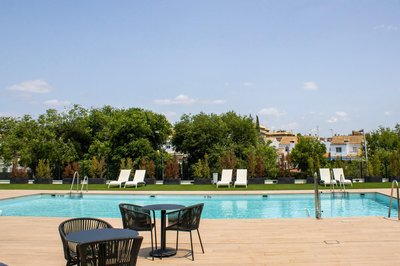 NEW! Luxury 3BR apartment with POOL & FREE parking