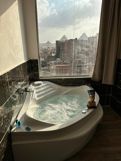 Silent Majesty Pyramids View INN