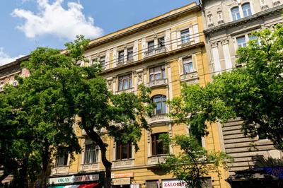 Lisianthus Apartments