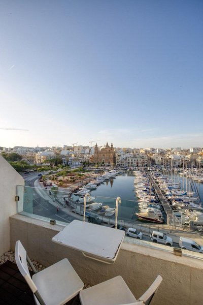 Seafront 3 bedroom apartment