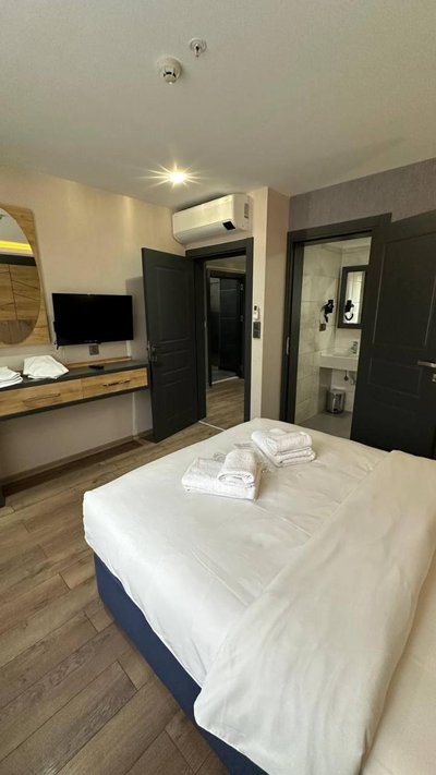 North Pearl Arsin Suit