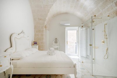 Marchesa - 2 Bedrooms, Terrace & Bath Tub in Center