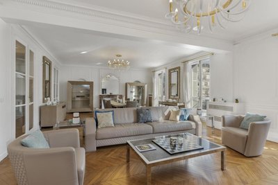 Luxury 5 Bed Residence - Opposite Arc de Triomphe
