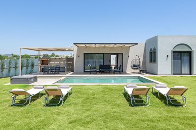 Sunrays Pool Villas