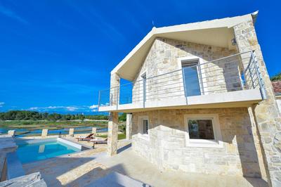 Amazing Villa Ele