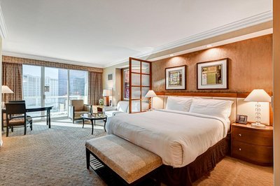 Sierra Studio at MGM Signature Tower 1 with Balcony Strip View 5 MIN WALK FROM F1 GRANDSTAND