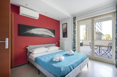 Sky Gate - Red Suite by the Airport