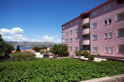 Penthouse Duplex Apartment Anna - 4 bed 3 bath - Seaview - Free Parking - Beach and Restaurants 250m - Ciovo and Trogir - 15 minutes to Airport