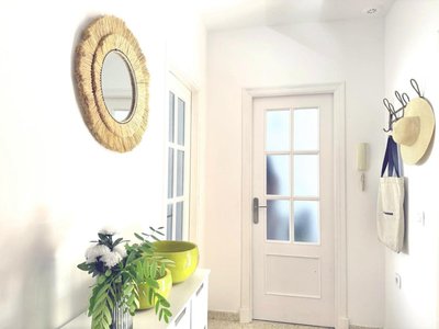 Vibes Center Flat