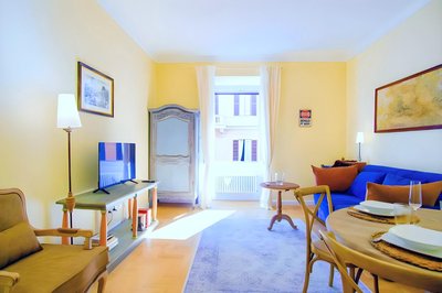 Elegantis Milos Suite Apartment - Your Chic Retreat in Central Rome