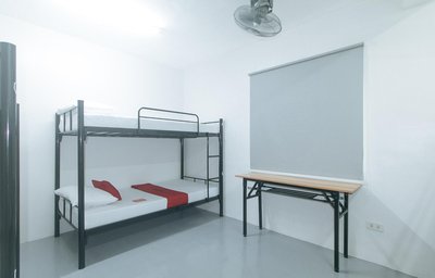 RedDoorz at Qhouzz near PUP