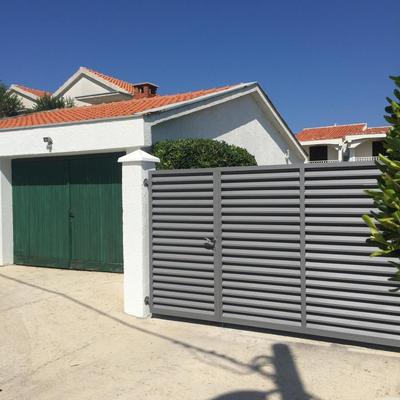 Beachfront Skoblar Holiday Home with Seaview