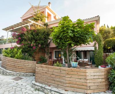 Apartment in Villa Rosebud