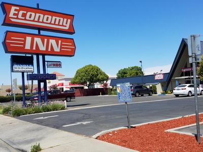 Economy Inn Fresno Yosemite '''NEWLY REMODELED'''