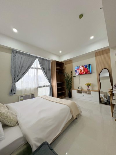 Chic Condo with Gym and Pool Access