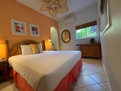 Beachfront B&B w Free Breakfast, AC & Sunset View, a hotel in Napili, Hawaii