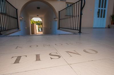 Apartments & Villa Tisno