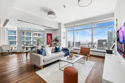Luxury 1BR with Workspace Next To Dubai Mall