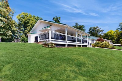 Seymour Home with Mountain Views and WiFi