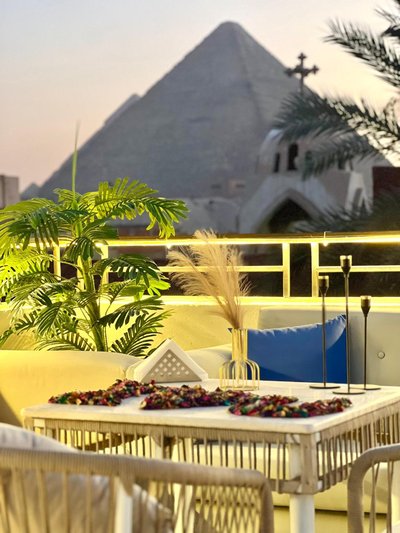 Khufu's Pyramids Inn