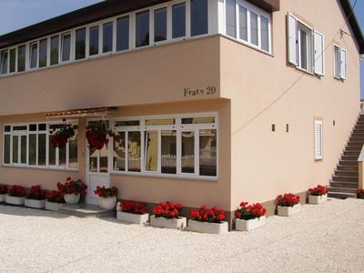 Apartments Roviš
