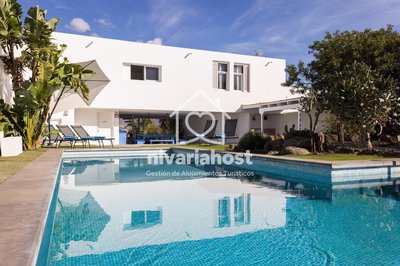 Private Pool Villa, Bellavista by Nivariahost