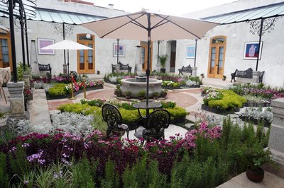 Por los Siglos de los Siglos Hotel