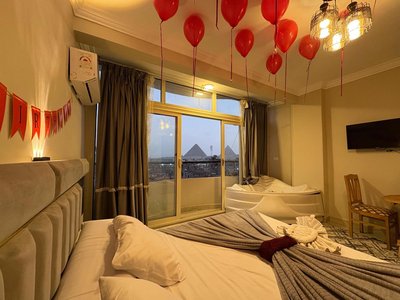 Sneferu tota pyramids inn view