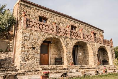 Casale storico nella campagna cilentana