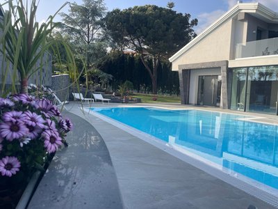 Coco Noir Luxury Villa