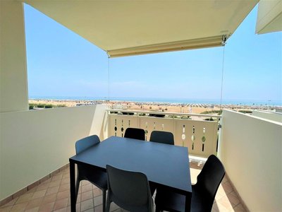 Apartment in a prime seafront location