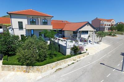 B&B Ave Maria