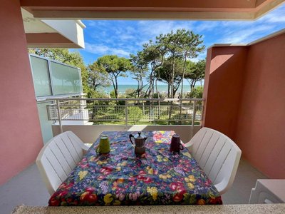Stunning frontal sea view flat