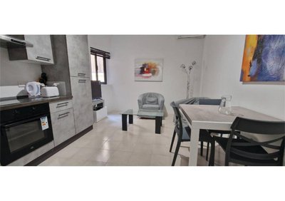 Compact, Convenient 1BR Flat