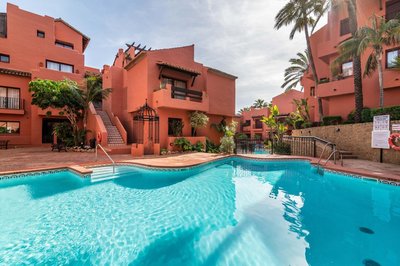 Beachside Penthouse Elviria 2 Bedrooms, pools open all year, gym & parking