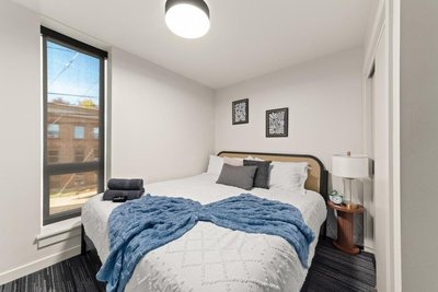 Downtown 2br 1bath with Parking