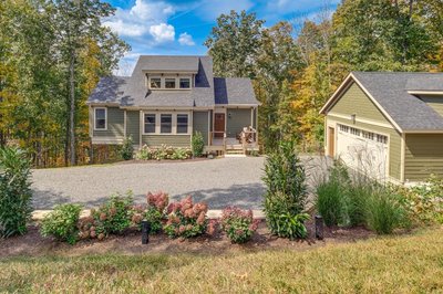 Mtn Views & Spacious Deck! Modern Caldwell Getaway