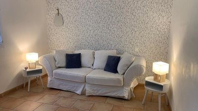 Chez Cathy et Loïc, suite dans maison provençale avec chambre , salon, salle de bain et WC privés