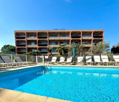Grand studio climatisé, piscine, plage 5mn, parking gratuit