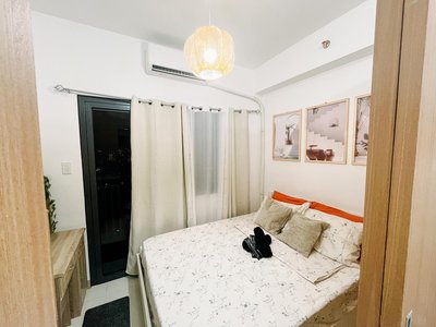 Stylish Makati 1BR w Balcony Netflix and Fast Wifi